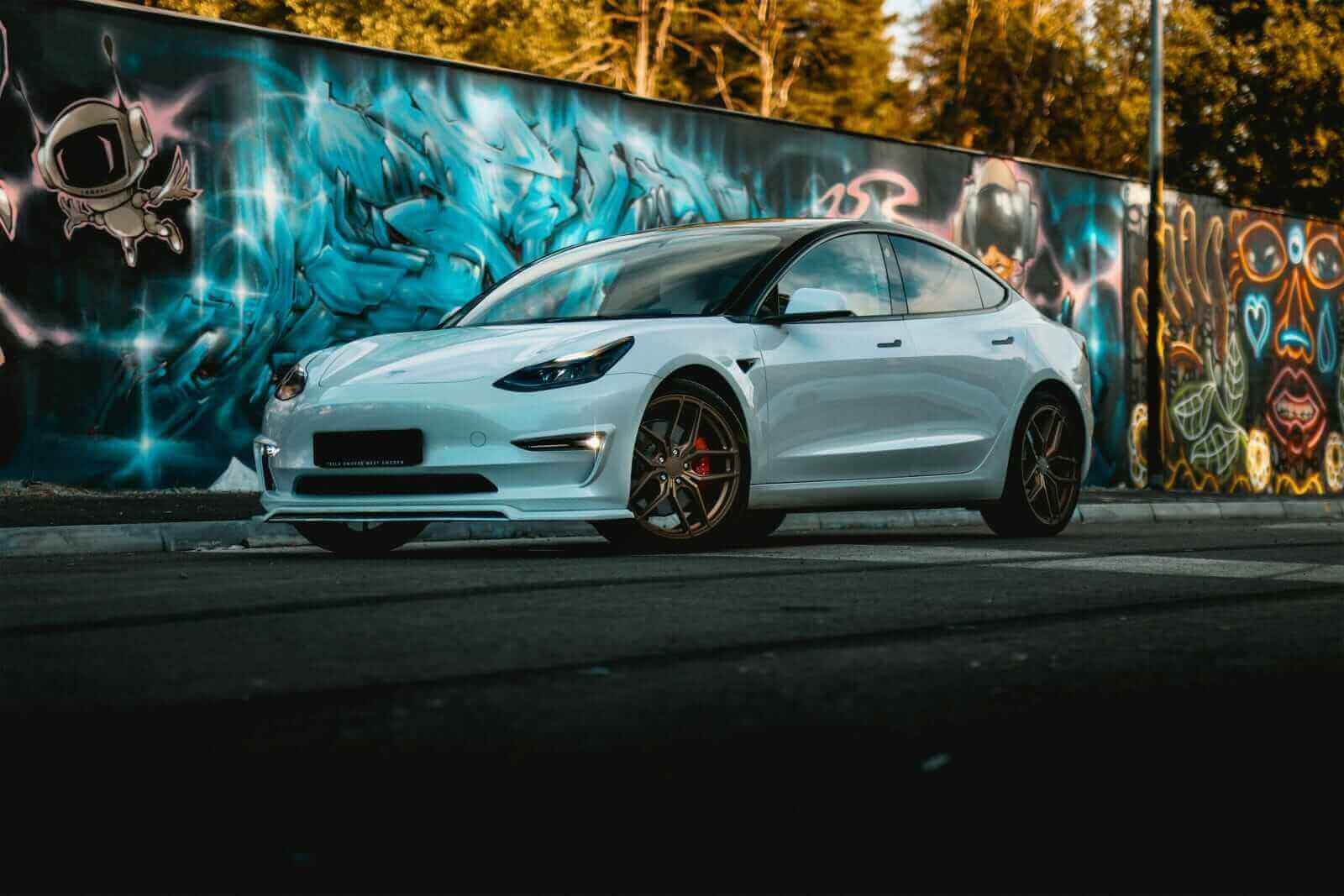 Tesla car with graffiti background by Pontus Jerand Wernhammar via Unsplash